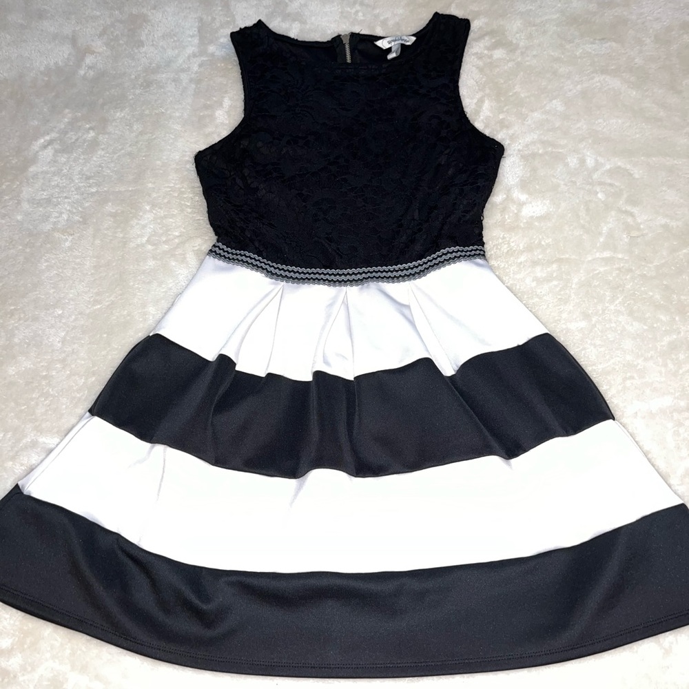 Speechless brand Black/White Sleeveless Party/Dance/Prom Dress